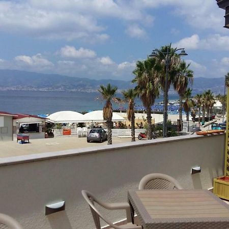 B&B A Due Passi Dal Mare Catona Di Reggio Calabria Exteriör bild