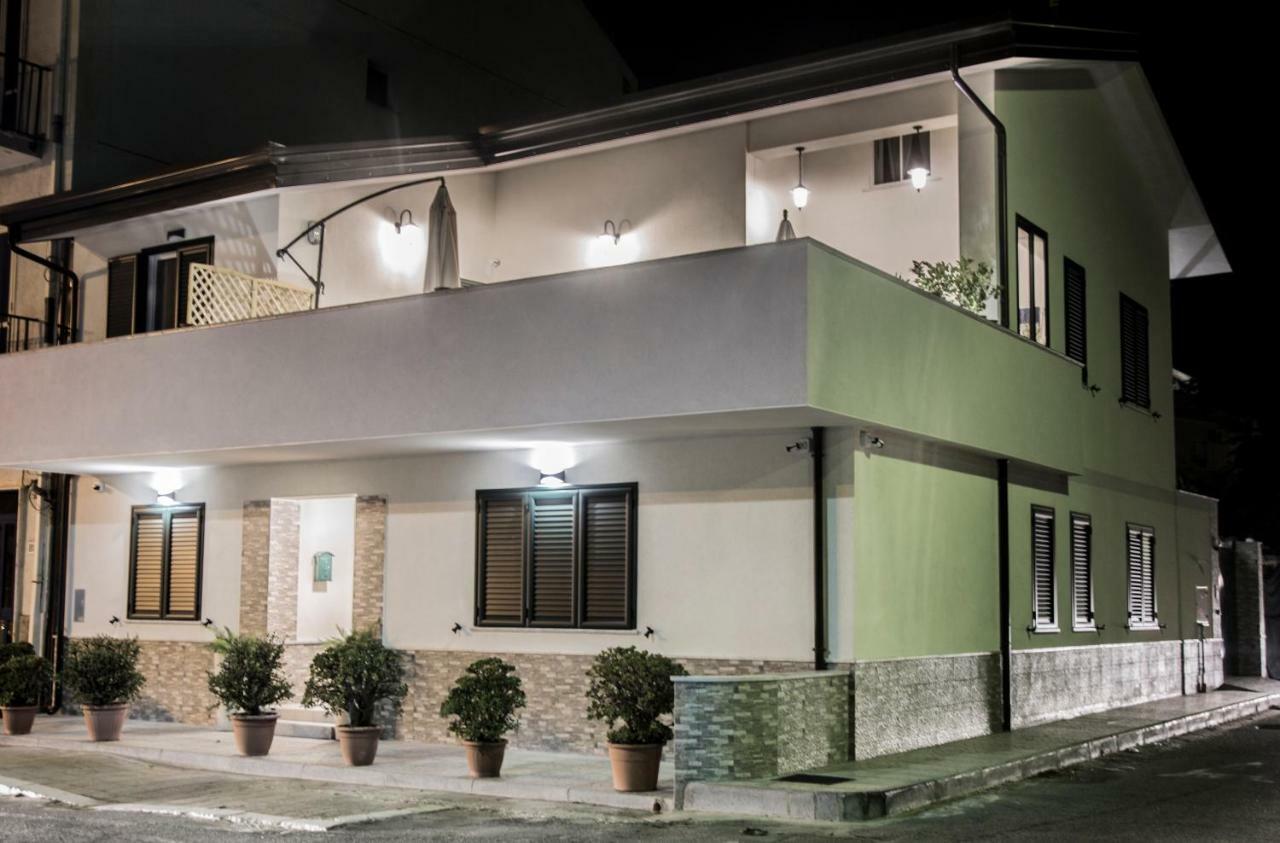 B&B A Due Passi Dal Mare Catona Di Reggio Calabria Exteriör bild