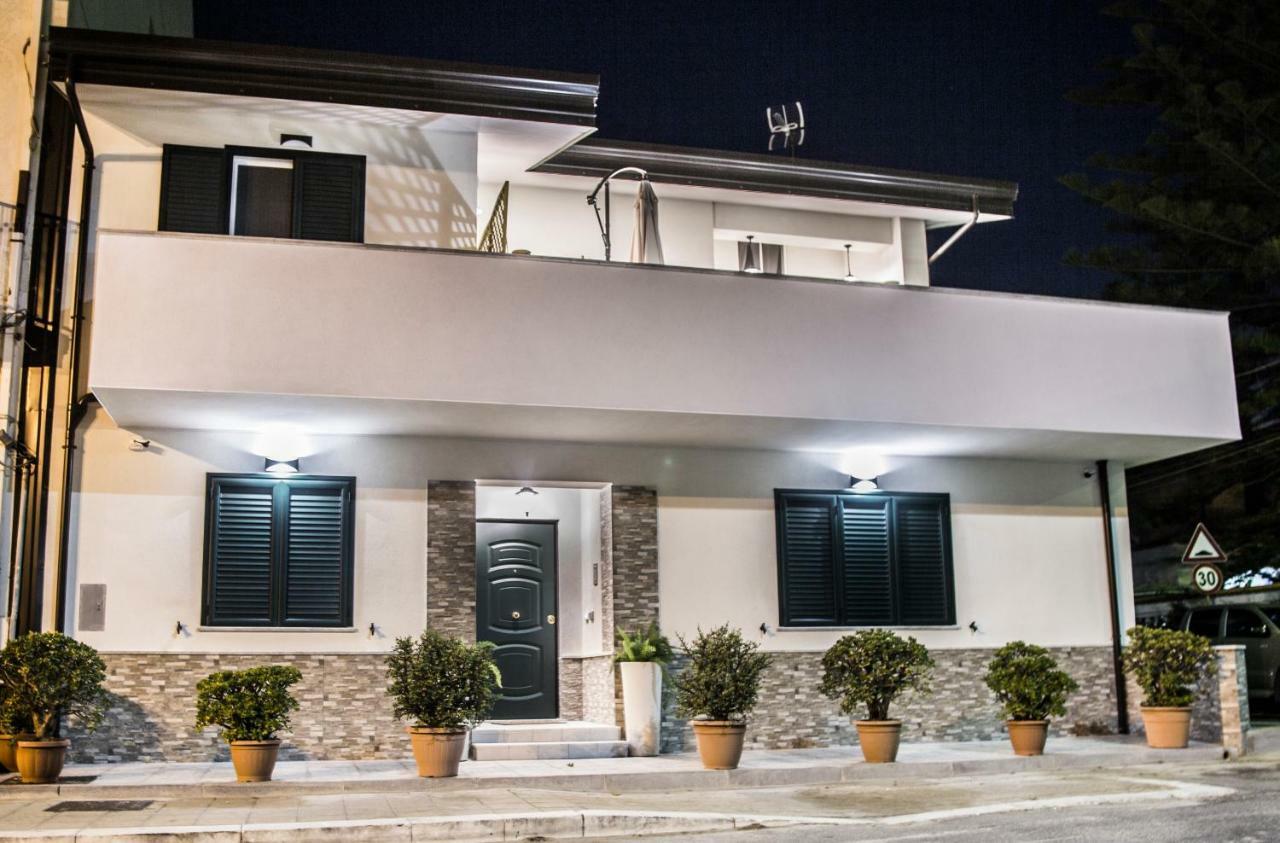 B&B A Due Passi Dal Mare Catona Di Reggio Calabria Exteriör bild