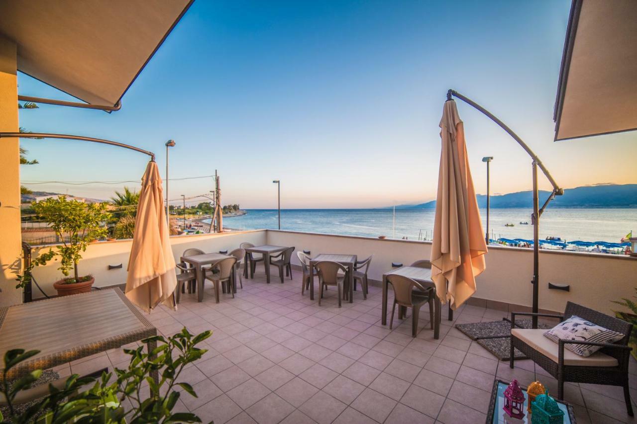 B&B A Due Passi Dal Mare Catona Di Reggio Calabria Exteriör bild