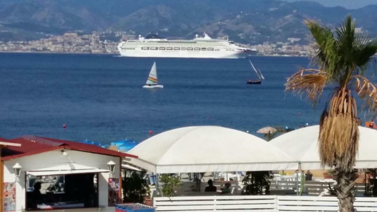 B&B A Due Passi Dal Mare Catona Di Reggio Calabria Exteriör bild