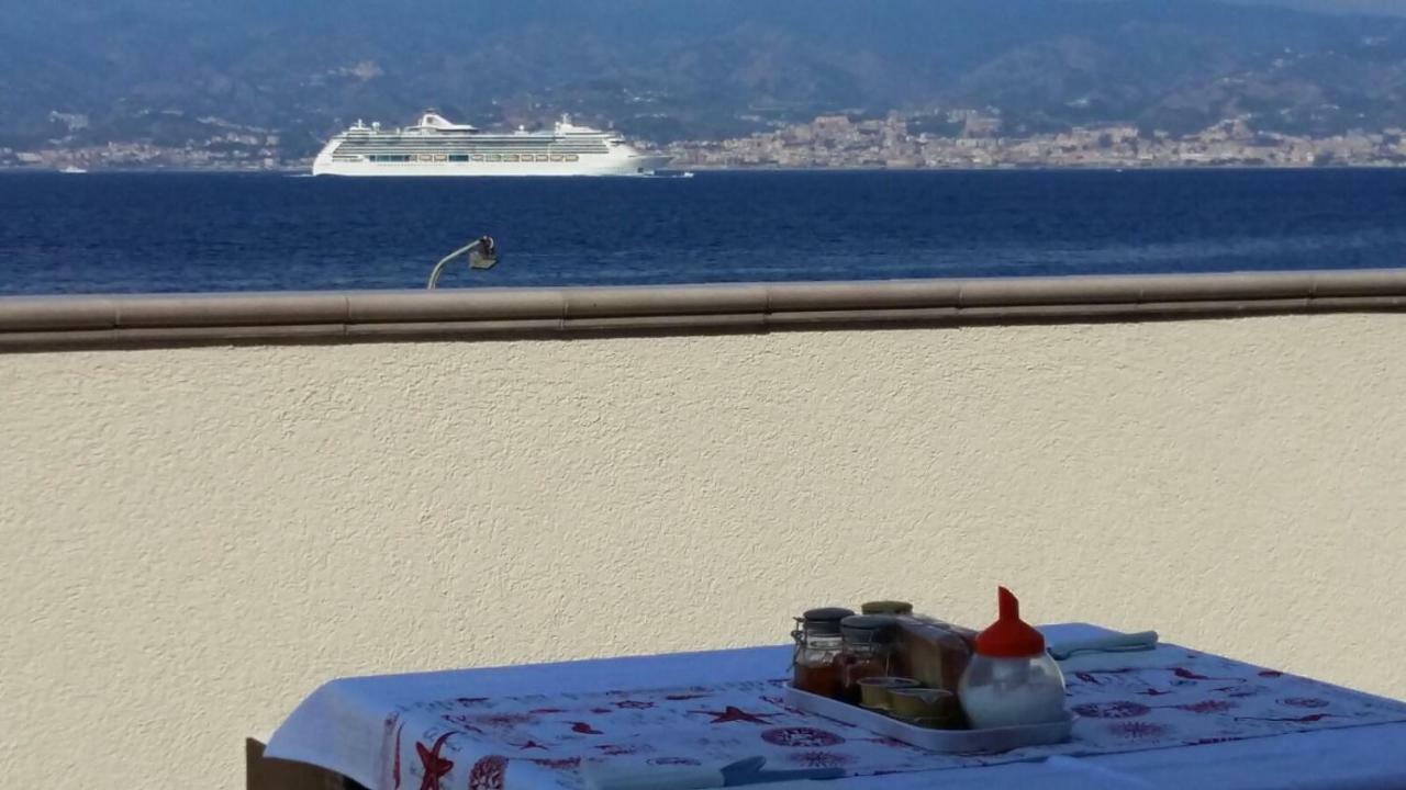 B&B A Due Passi Dal Mare Catona Di Reggio Calabria Exteriör bild