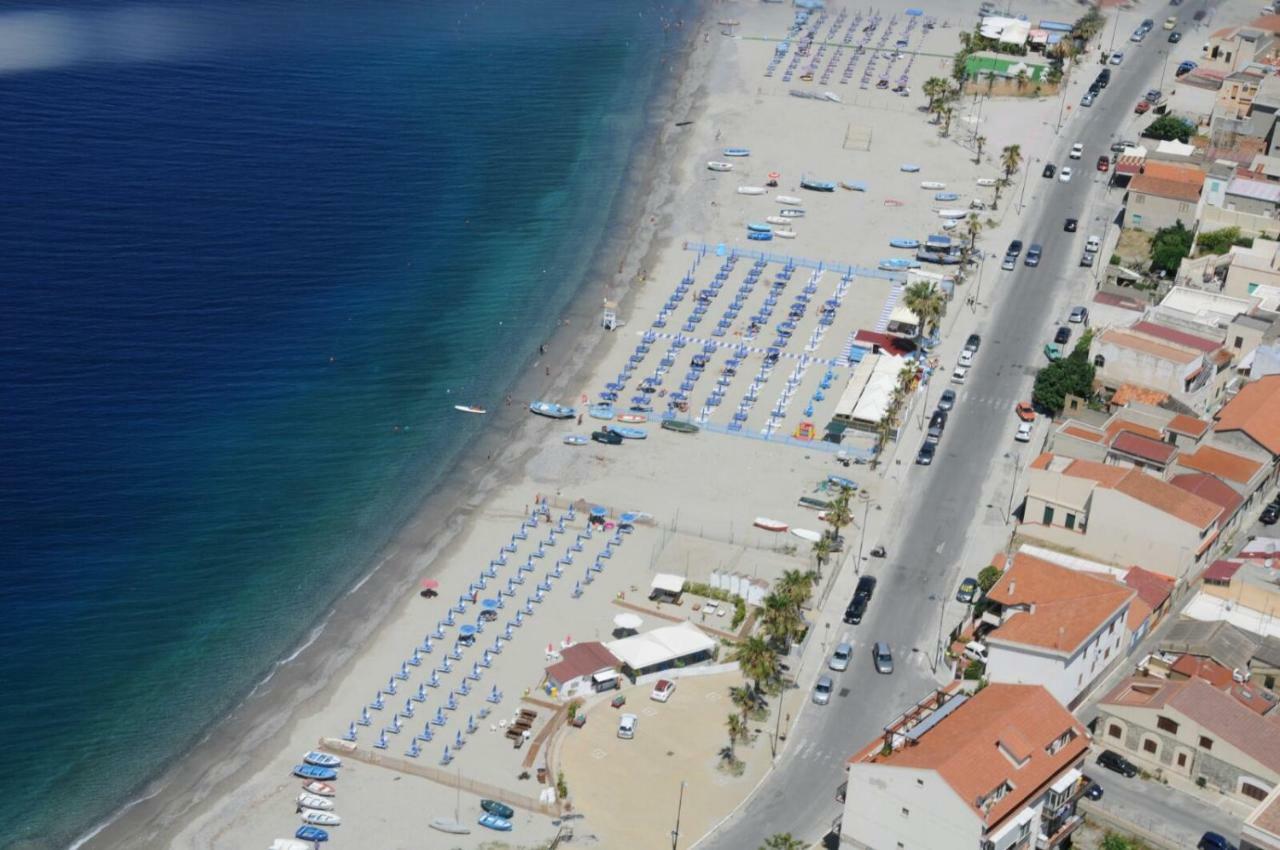 B&B A Due Passi Dal Mare Catona Di Reggio Calabria Exteriör bild