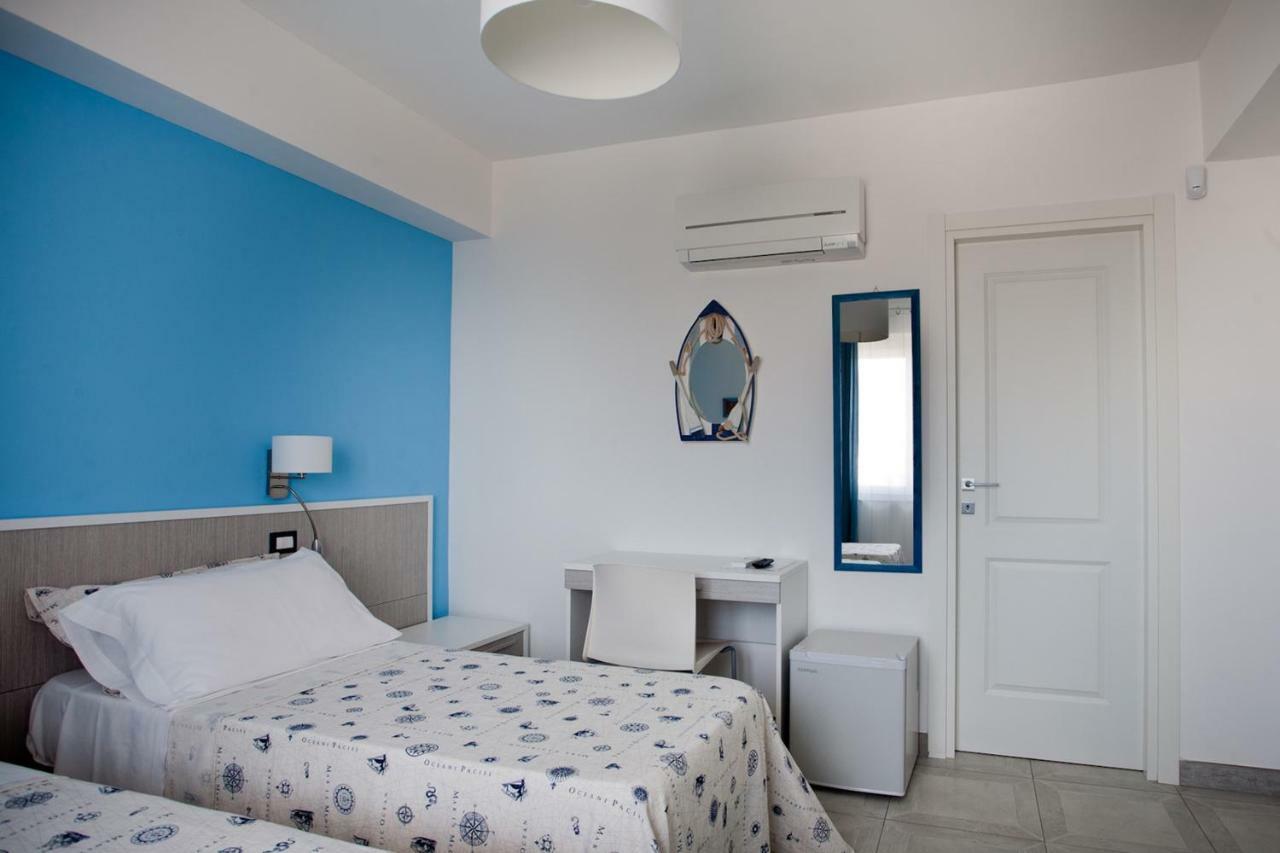 B&B A Due Passi Dal Mare Catona Di Reggio Calabria Exteriör bild
