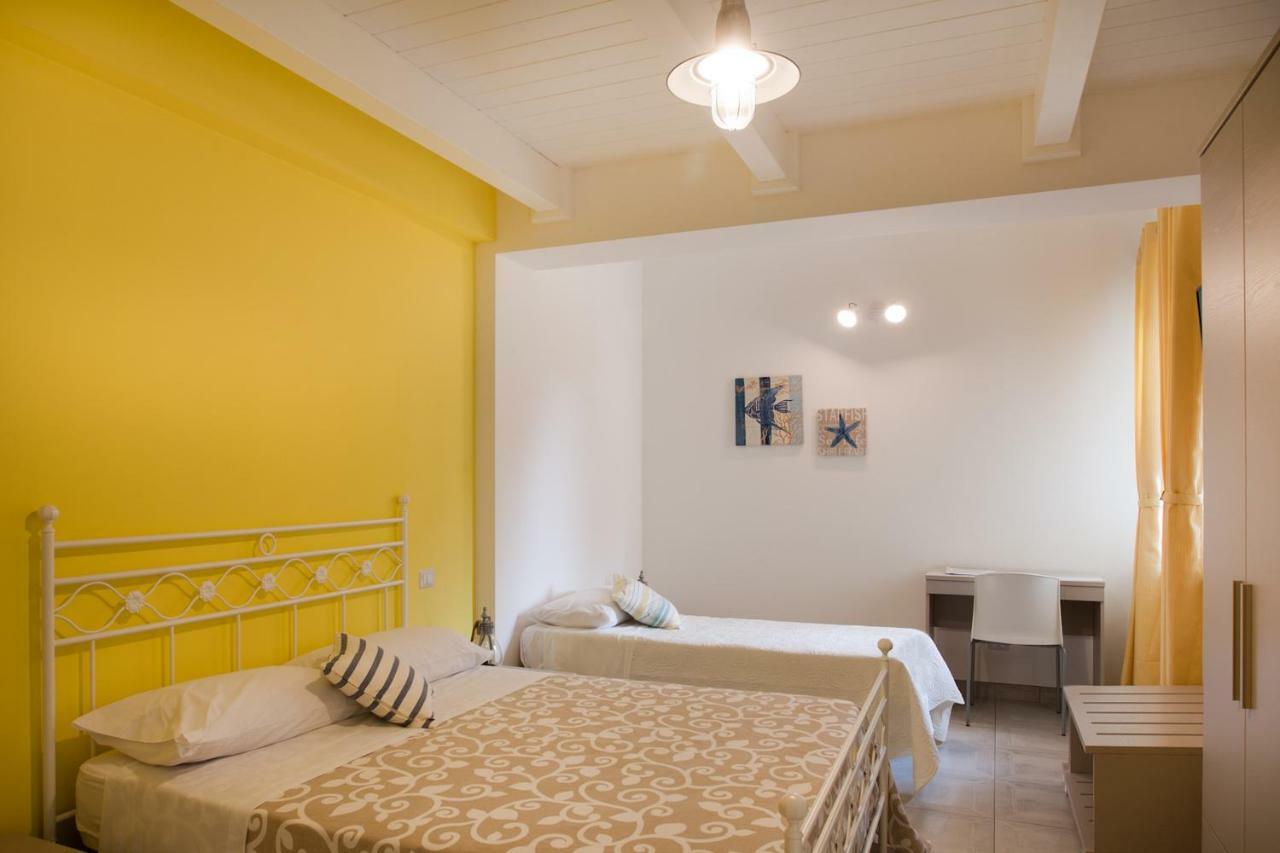B&B A Due Passi Dal Mare Catona Di Reggio Calabria Exteriör bild
