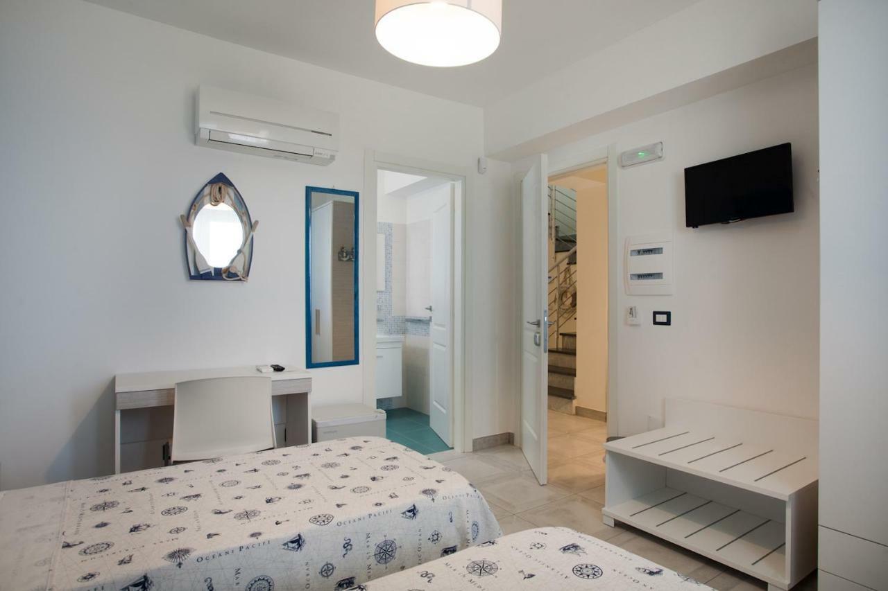 B&B A Due Passi Dal Mare Catona Di Reggio Calabria Exteriör bild