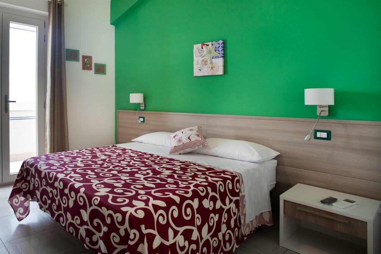 B&B A Due Passi Dal Mare Catona Di Reggio Calabria Exteriör bild