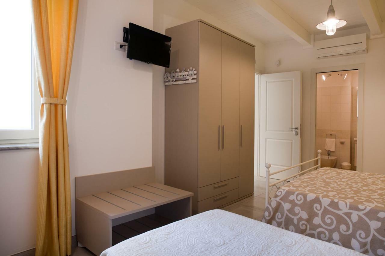 B&B A Due Passi Dal Mare Catona Di Reggio Calabria Exteriör bild