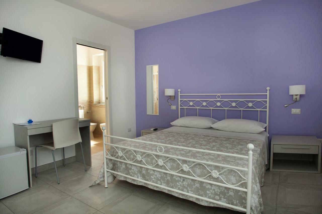 B&B A Due Passi Dal Mare Catona Di Reggio Calabria Exteriör bild