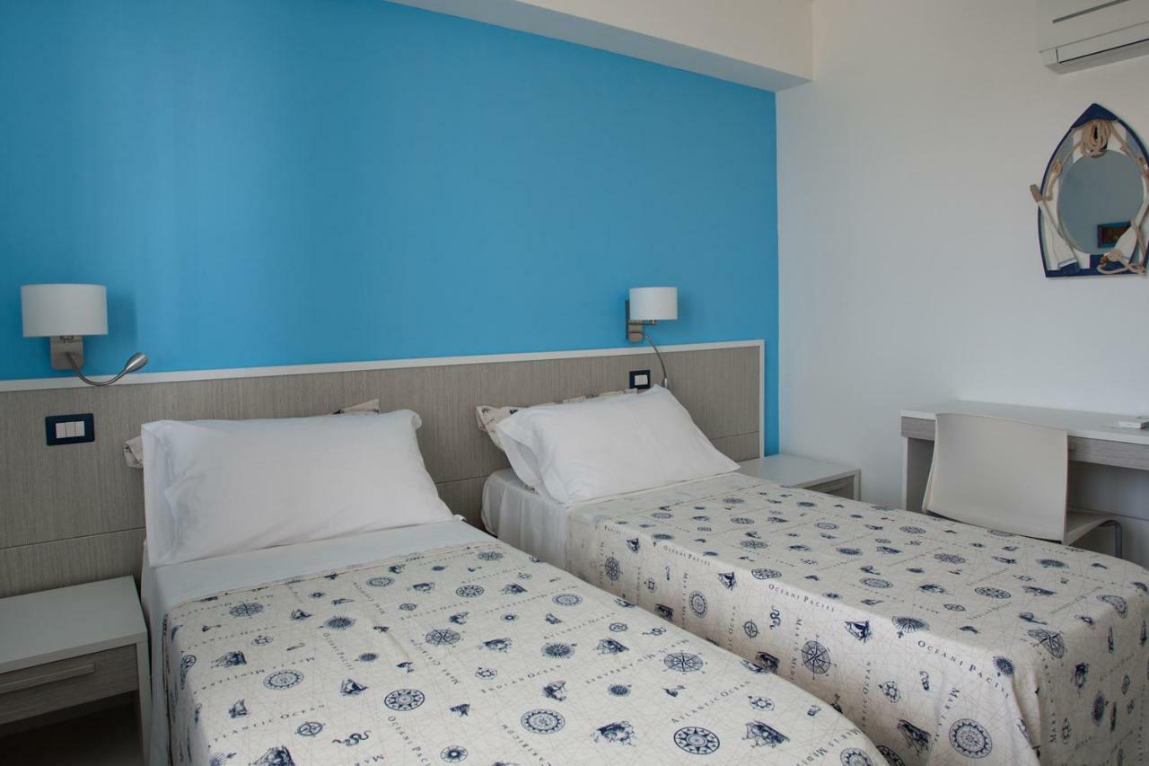 B&B A Due Passi Dal Mare Catona Di Reggio Calabria Exteriör bild