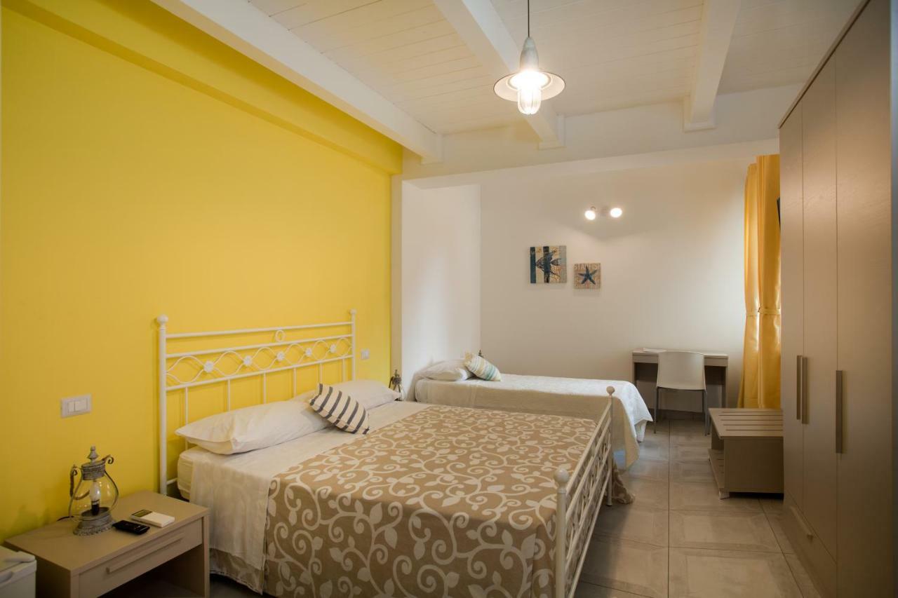 B&B A Due Passi Dal Mare Catona Di Reggio Calabria Exteriör bild